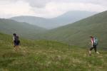 A pair tackle a long contour above the glen that leads back to the finish